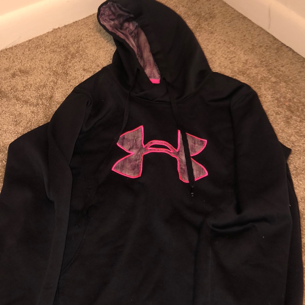 Semi-fitted hoodie